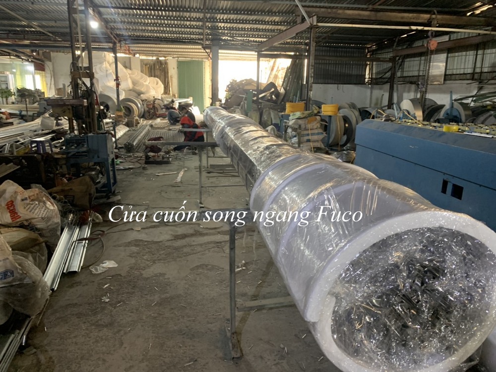 Nhà máy cửa cuốn song ngang ống tròn INOX phi 19